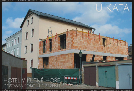 HOTEL U KATA - Kutná Hora | Přístavba tří pater pokojů, bazénu a wellness provozu v suterénu. Vzhůru rostoucí šatny a pokoje.